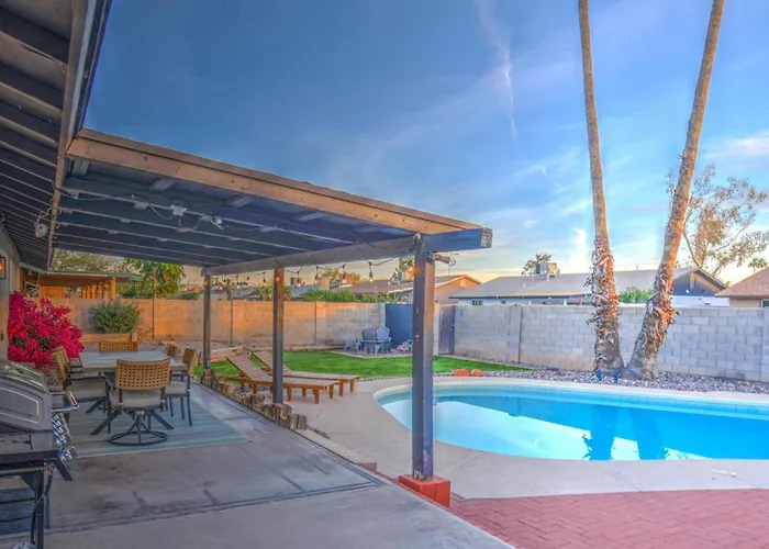 4 Palms Tempe